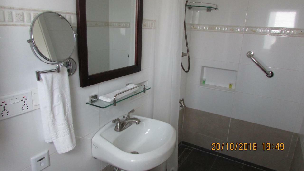 Frederick'S Lodge Kumasi Ngoại thất bức ảnh